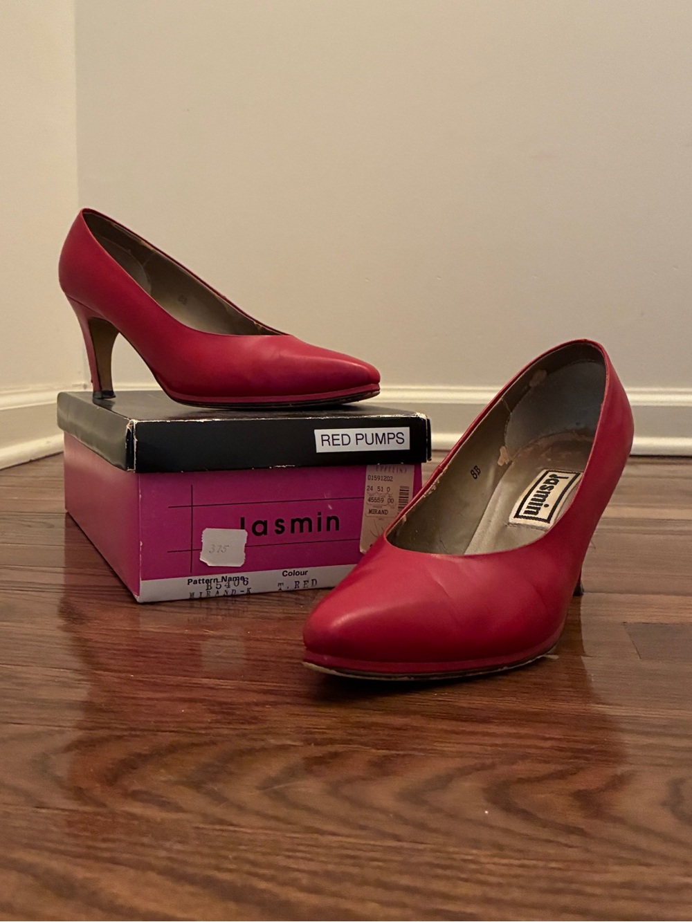 Vintage Jasmin Red Leather Pumps 3" Heel Size 8B